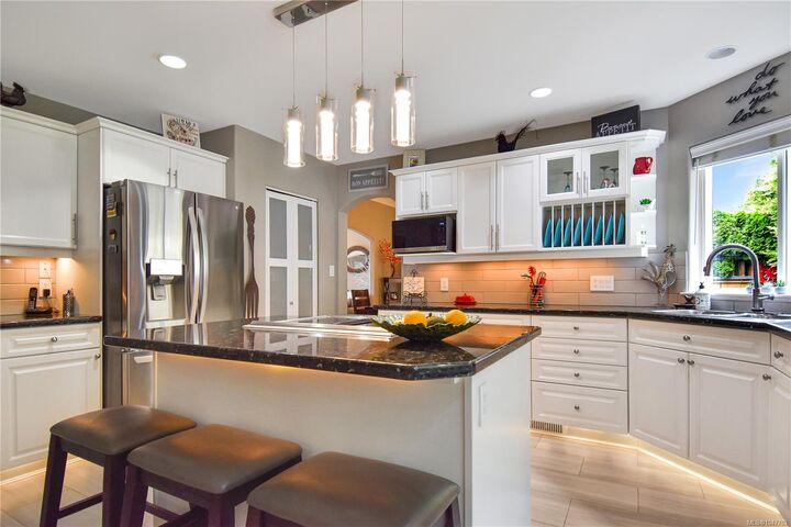 Property Photo: 156 Maryland Rd BC V9W 8G2