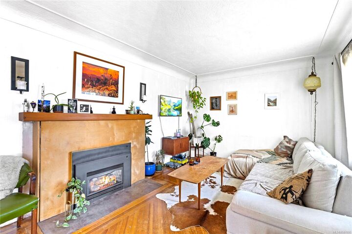 Property Photo: 425 White St BC V9G 1T4