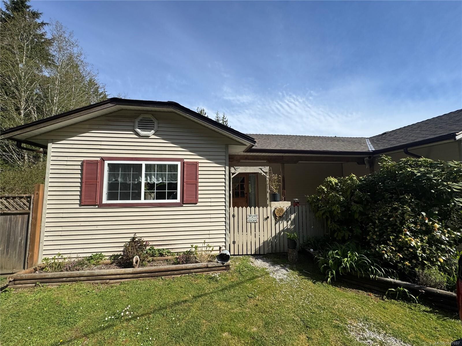 Property Photo:  280 Binnacle Rd #A  BC V0R 1B0 
