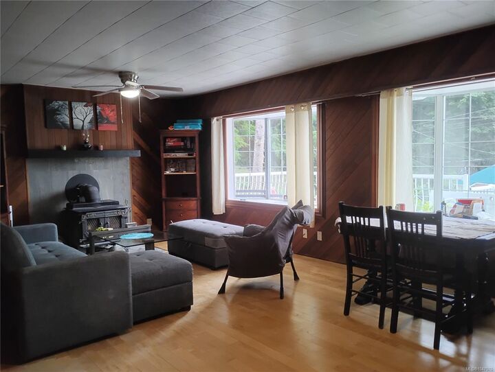 Property Photo: 922 Resolution Rd BC V0P 1X0