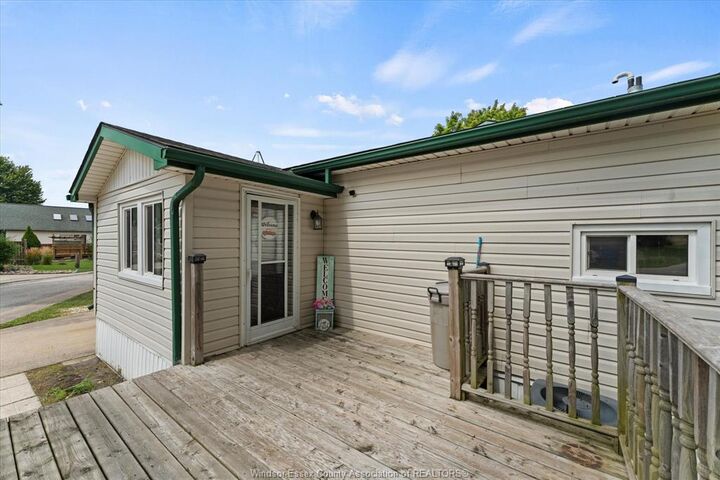 Property Photo: 5 Oak Court ON N0R 1J0