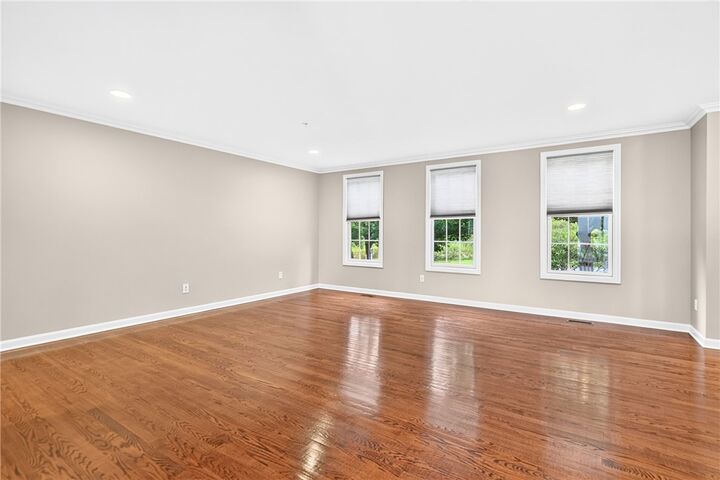 Property Photo:  1066 Woodlawn Dr  PA 15317 