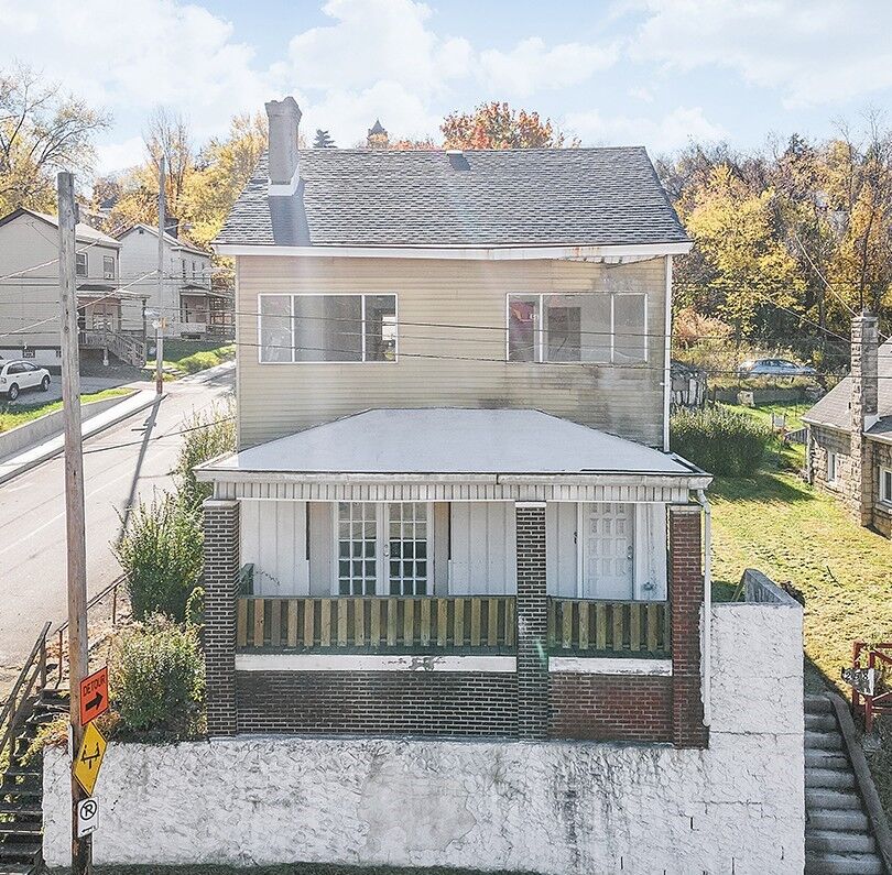 Property Photo:  258 E Warrington Ave  PA 15210 
