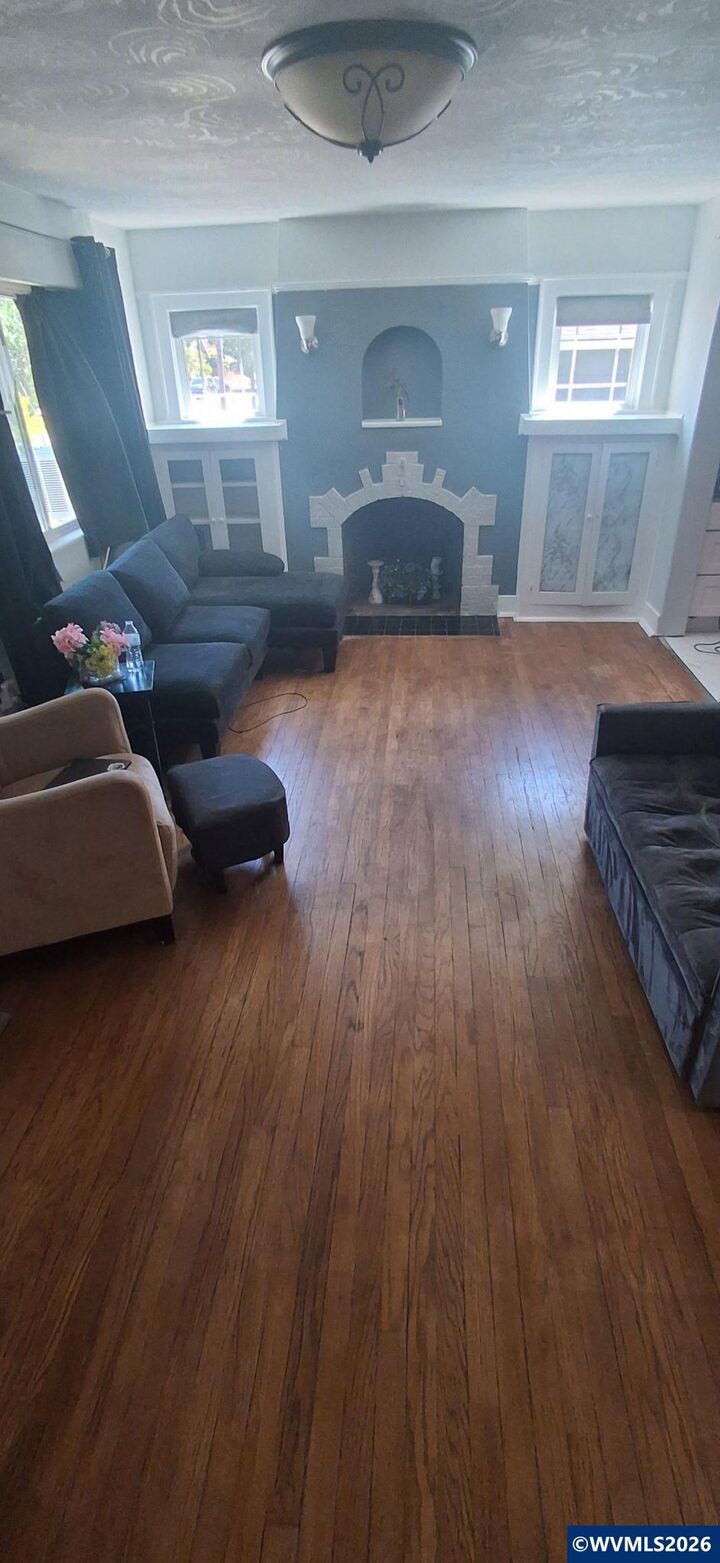 Property Photo:  451 Gerth Av NW  OR 97304 