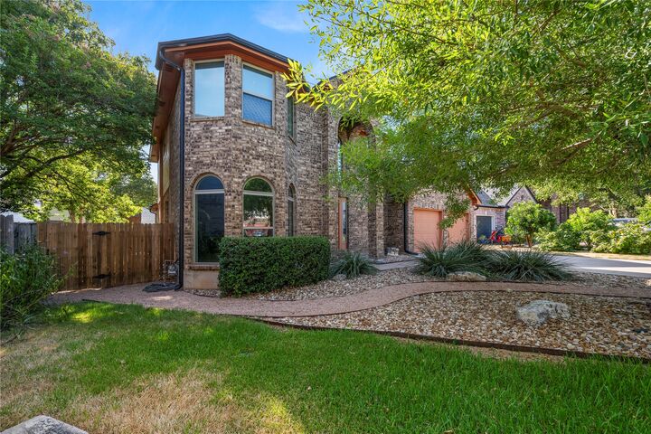 Property Photo: 1203 Bobwhite Court TX 78681