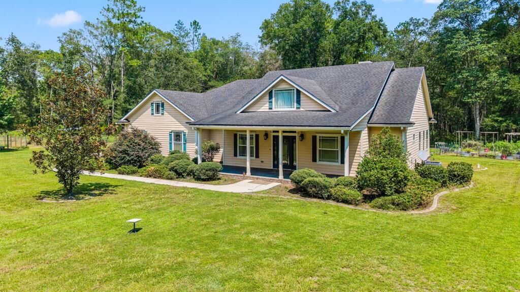 Property Photo:  7848 181st Way  FL 32091 