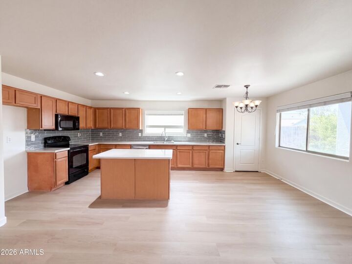 Property Photo:  1390 E Ryan Road  AZ 85140 