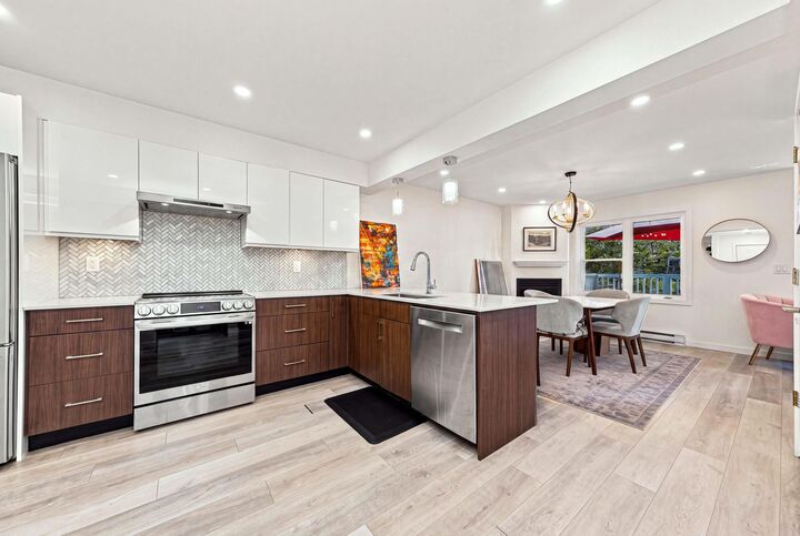 Property Photo: 1513 Bowser Avenue 203 BC V7P 2Y4