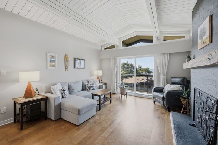 Property Photo:  325 W 3rd Street 304  BC V7M 1G3 