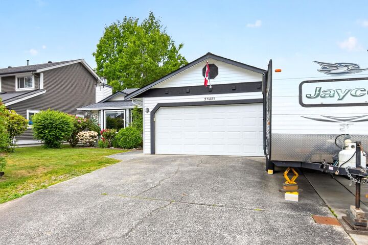 Property Photo: 23425 Whippoorwill Avenue BC V2X 9L8