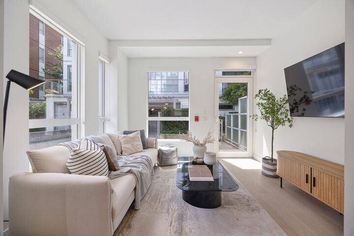 477 W King Edward Avenue — photo 1