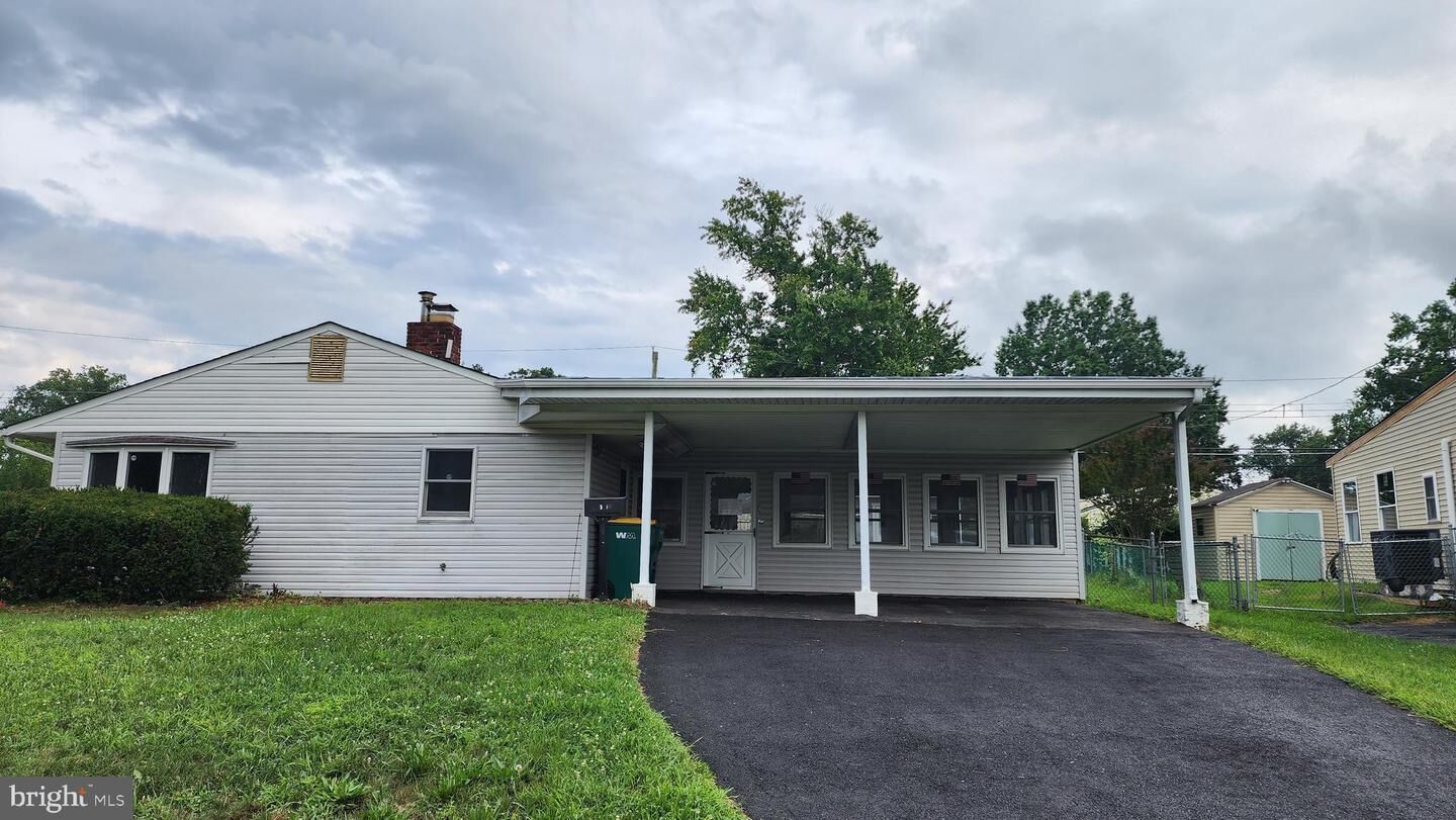 Property Photo: 34 Thaliabush Lane PA 19054
