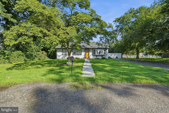 Property Photo:  409 River Road  PA 19021 