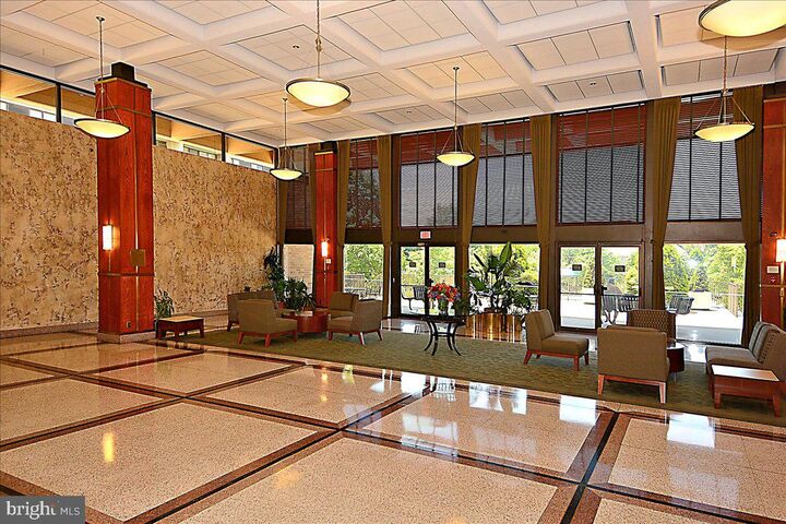 Property Photo:  5501 Seminary Road 106S  VA 22041 