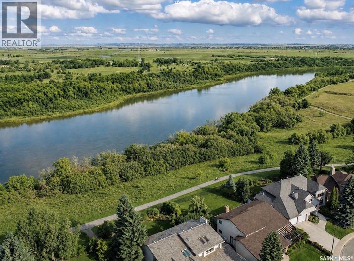 Property Photo: 323 Mallin Crescent SK S7K 7X2
