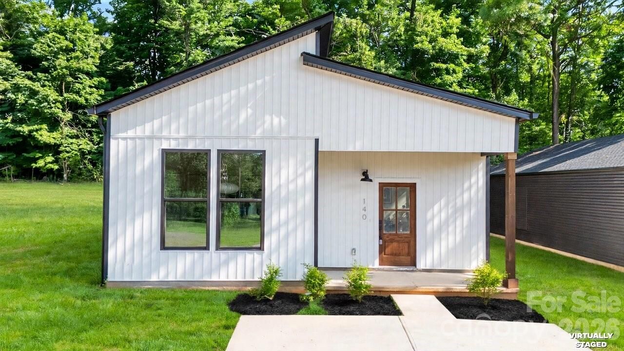 Property Photo: 140 Norris Drive NC 28147