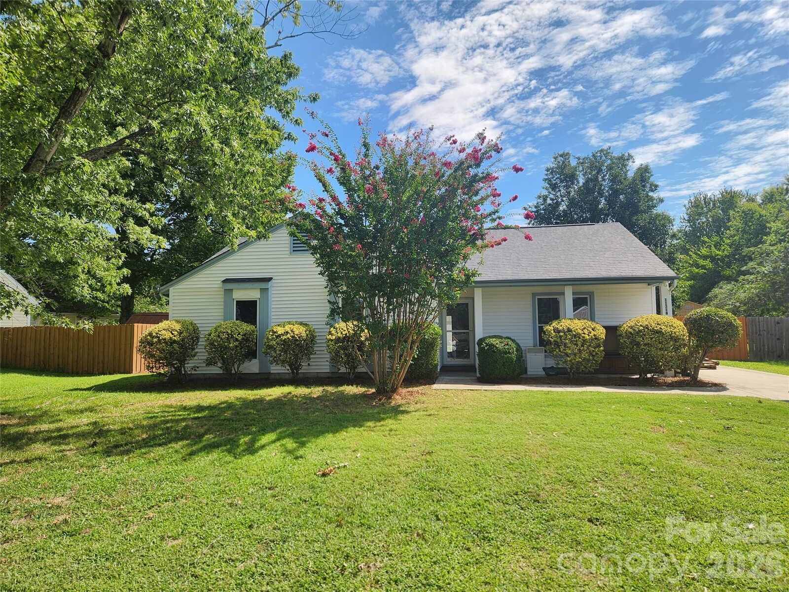 Property Photo:  11318 Treebark Drive  NC 28134 