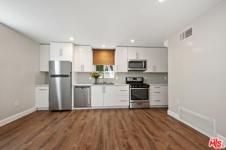 Property Photo: 2325 Selby Ave CA 90064
