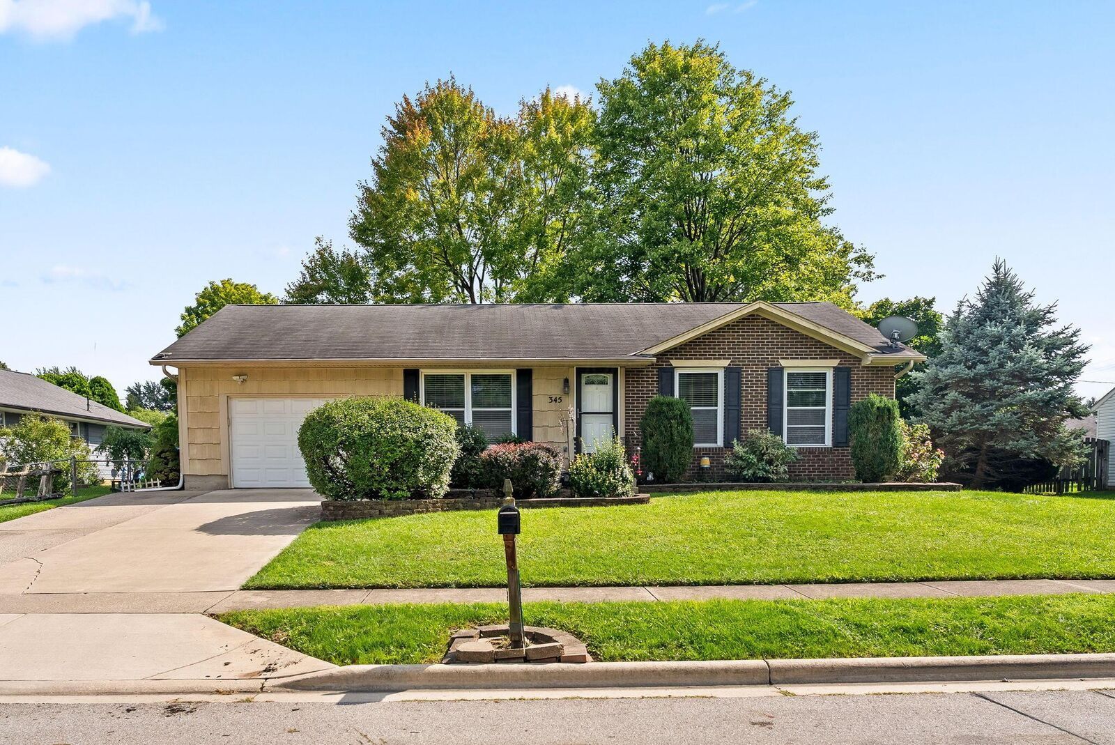 Property Photo: 345 Dunchurch Road OH 43230