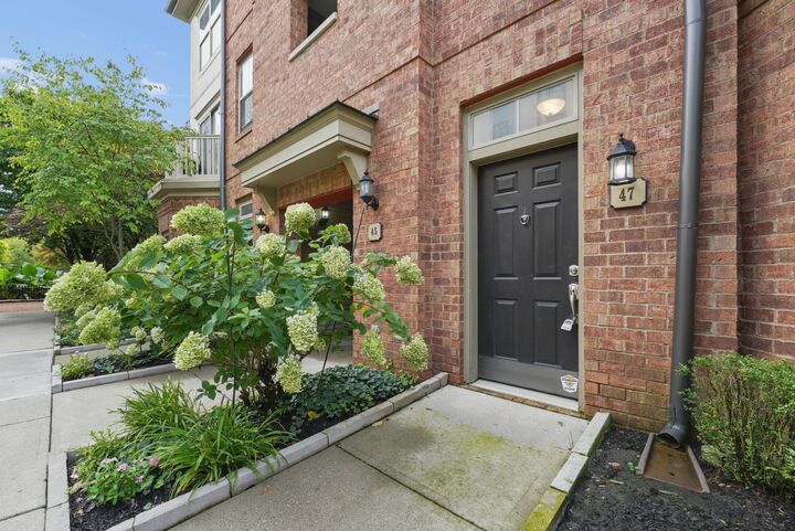 Property Photo:  47 Victorian Gate Way  OH 43215 