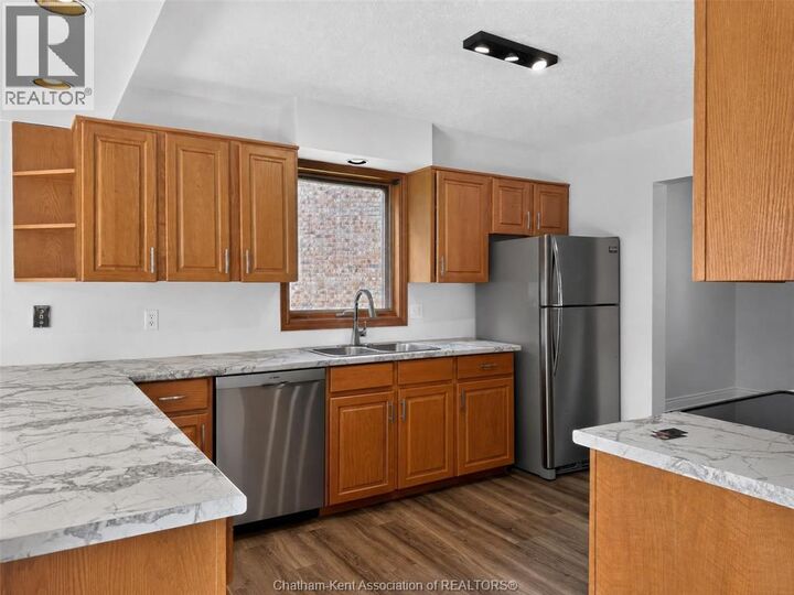Property Photo:  102 Northern Pine Place  ON N7L 5K2 