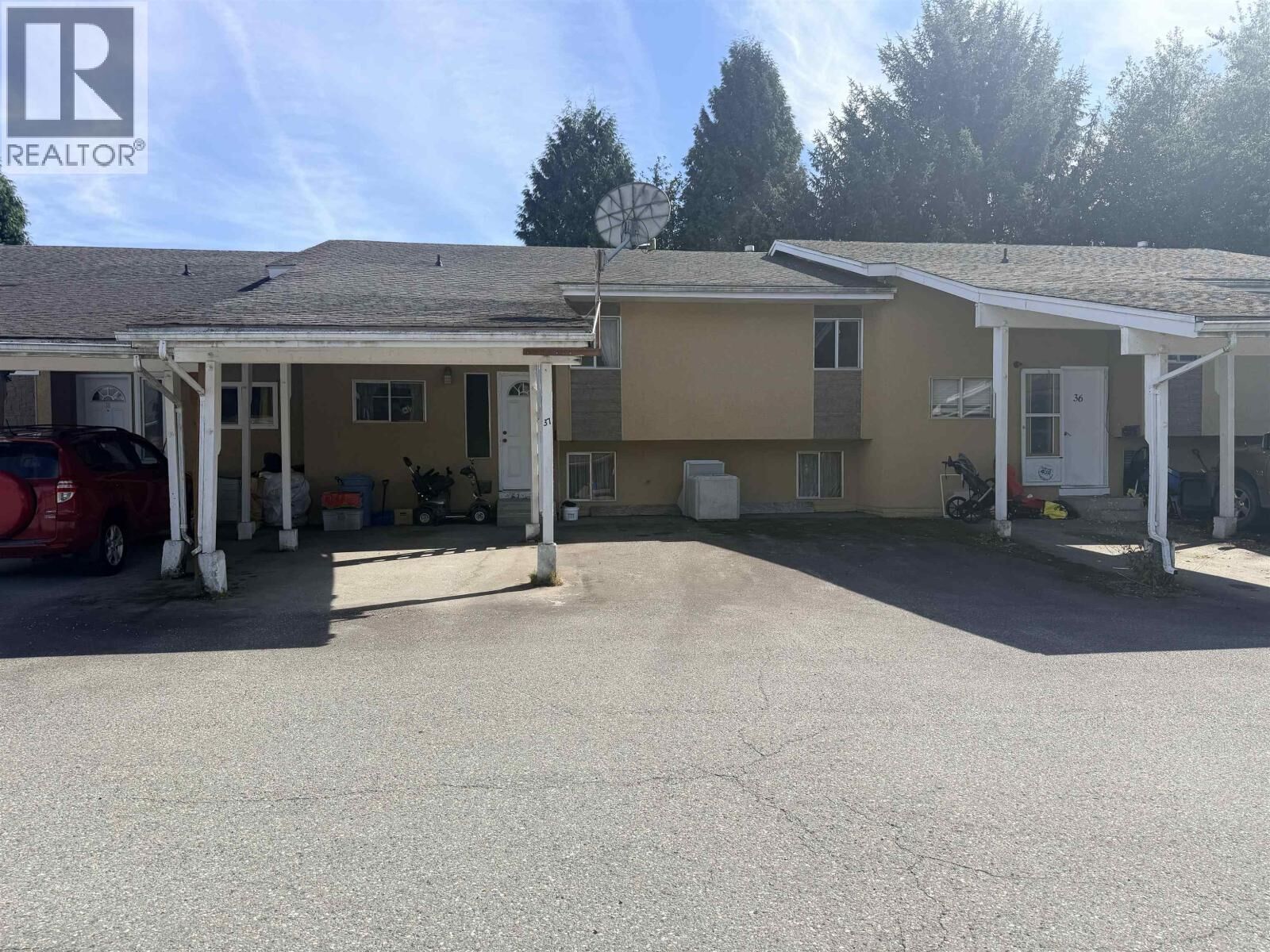 Property Photo: 863 Lahakas Boulevard 37 BC V8C 1V1
