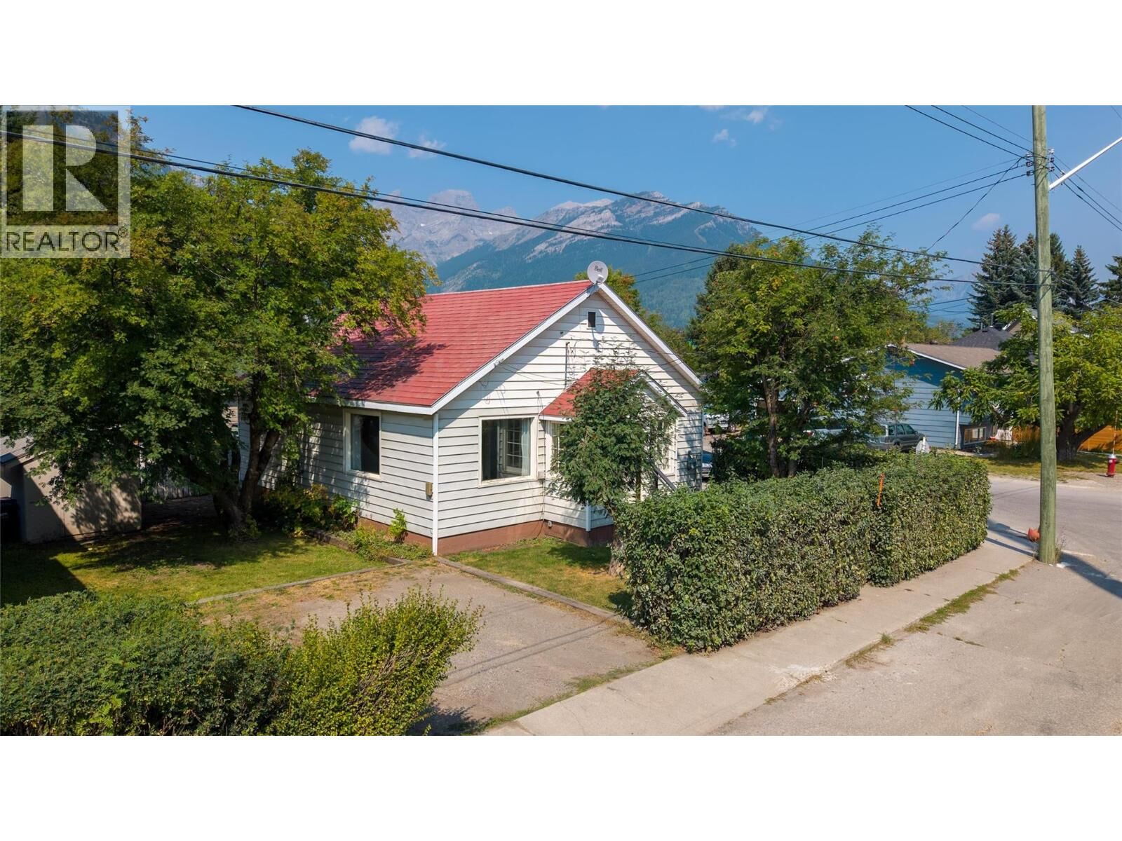 Property Photo:  691 3rd Avenue  BC V0B 1M0 