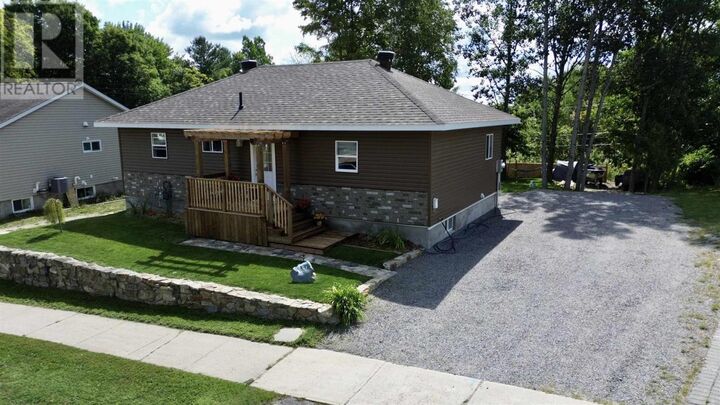 51 Axmith Ave — photo 1