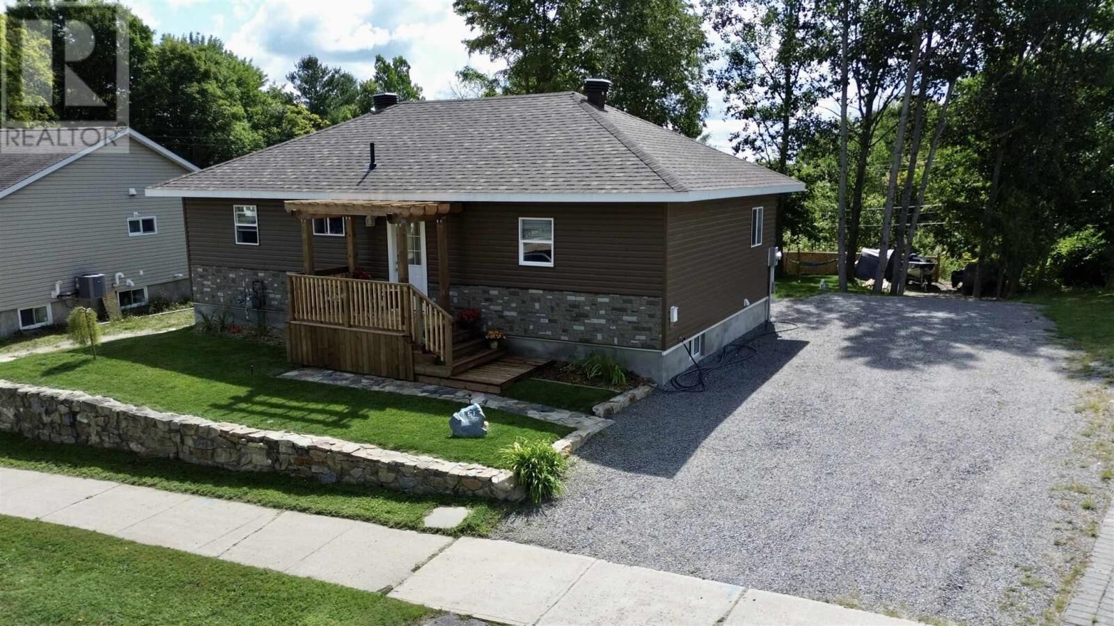 Property Photo:  51 Axmith Ave  ON P5A 1B5 