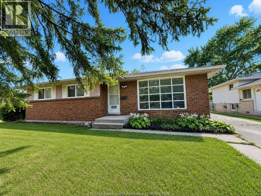 Property Photo: 3961 Lennon Court ON N9G 2E4