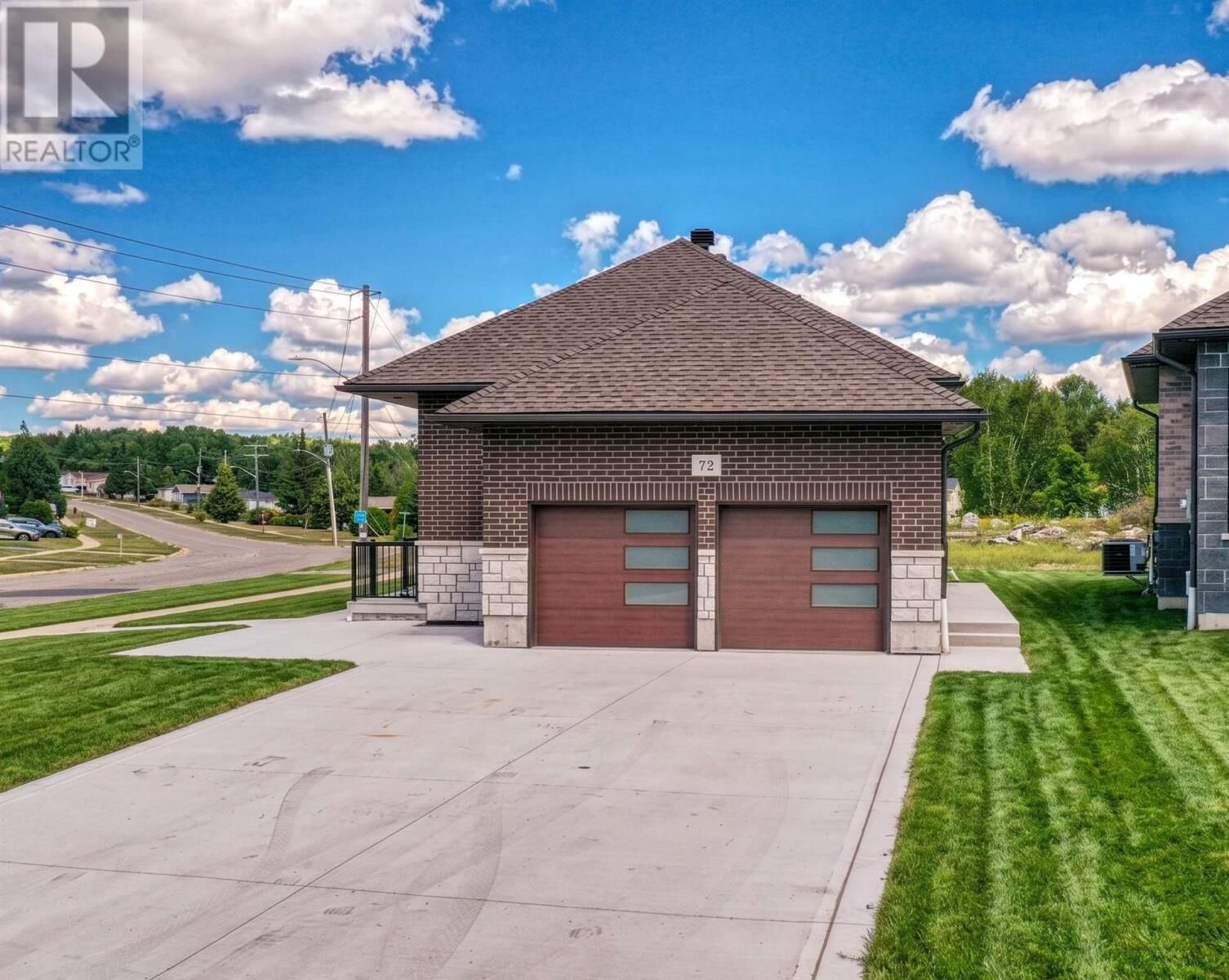 Property Photo:  72 McLaren Cres  ON P5A 3M7 