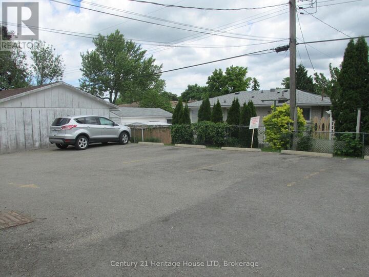 Property Photo: 377 Glenridge Avenue 4 ON L2T 3K8