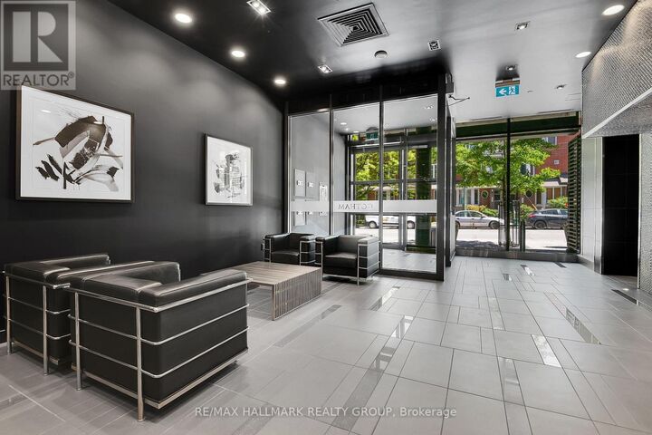 Property Photo: 224 Lyon Street North 1104 ON K1R 0C1
