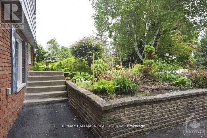 Property Photo: 14 Whippoorwill Drive ON K1J 7J2
