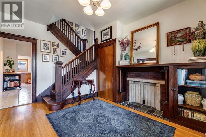 Property Photo:  203 Moy Avenue  ON N9A 2N1 
