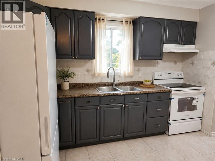 Property Photo:  31 Old Carriage Drive  ON N2P 1H5 