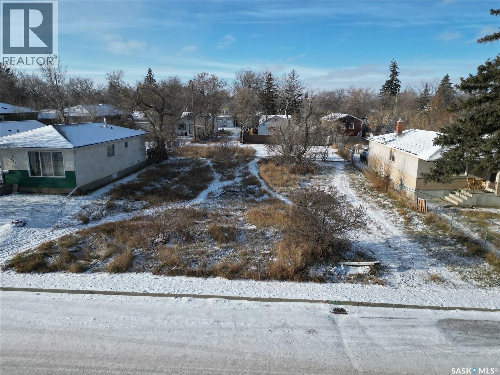 Property Photo:  820 Robinson Street  SK S4T 2M3 