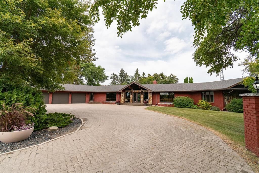 Property Photo: 56105 Dawson Road MB R5T 0H6