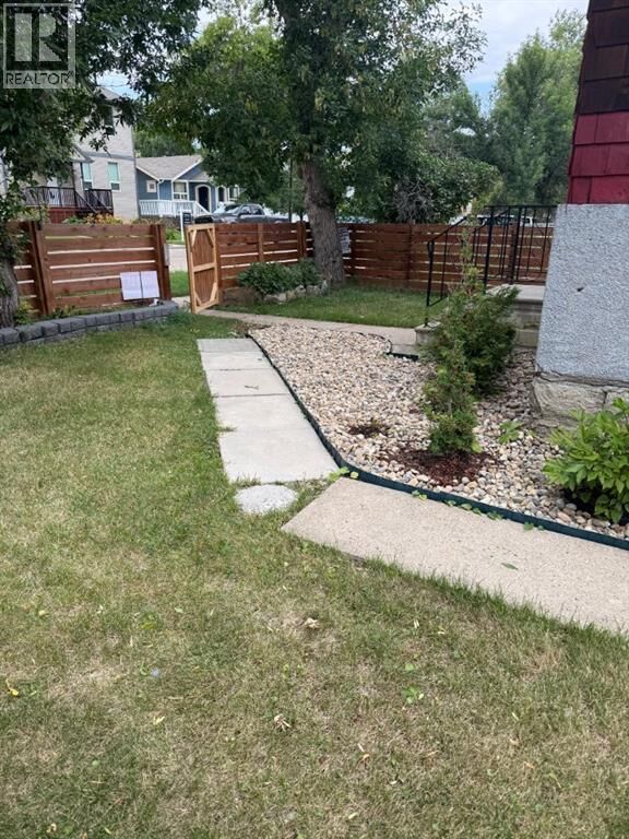 Property Photo:  358 2 Street E  AB T0J 0Y4 