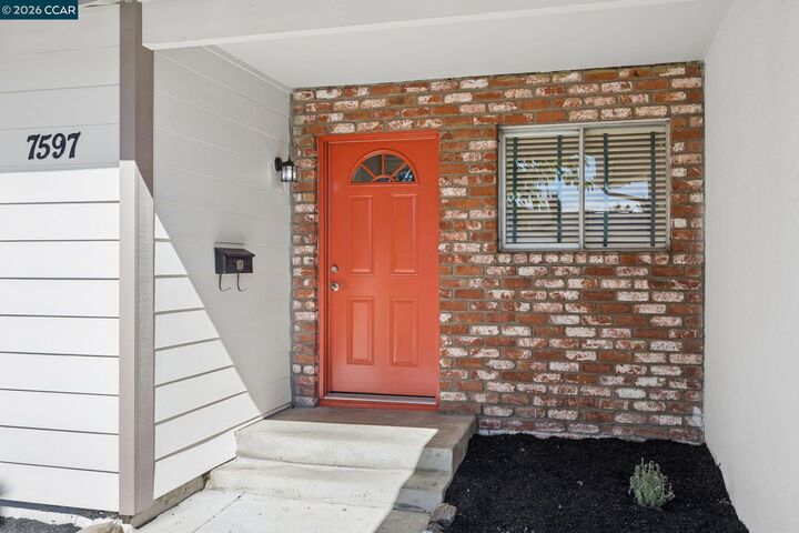Property Photo: 7597 Canterbury Ln CA 94568