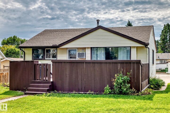 Property Photo:  50 Rocque  AB T8L 2N5 