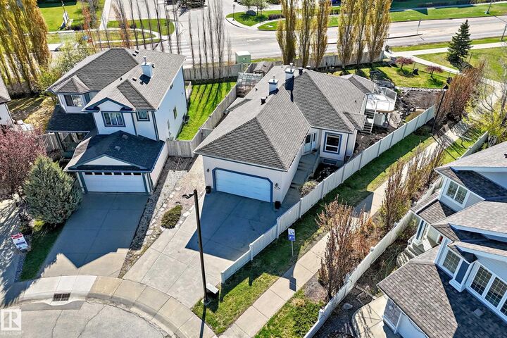 576 Glenwright Crescent NW — photo 1