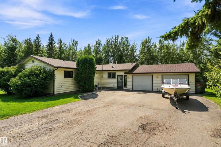 Property Photo: 801 Highland Road AB T0C 2C0
