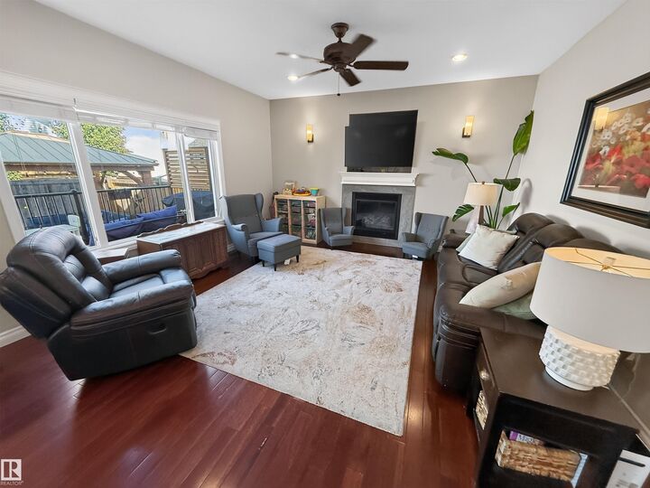 Property Photo:  9709 89 Street  AB T8R 2N6 