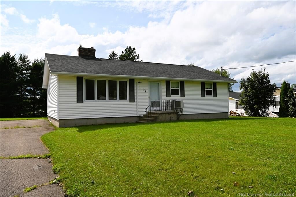 Property Photo:  42 Rue Yvon ...  NB E4V 1L1 