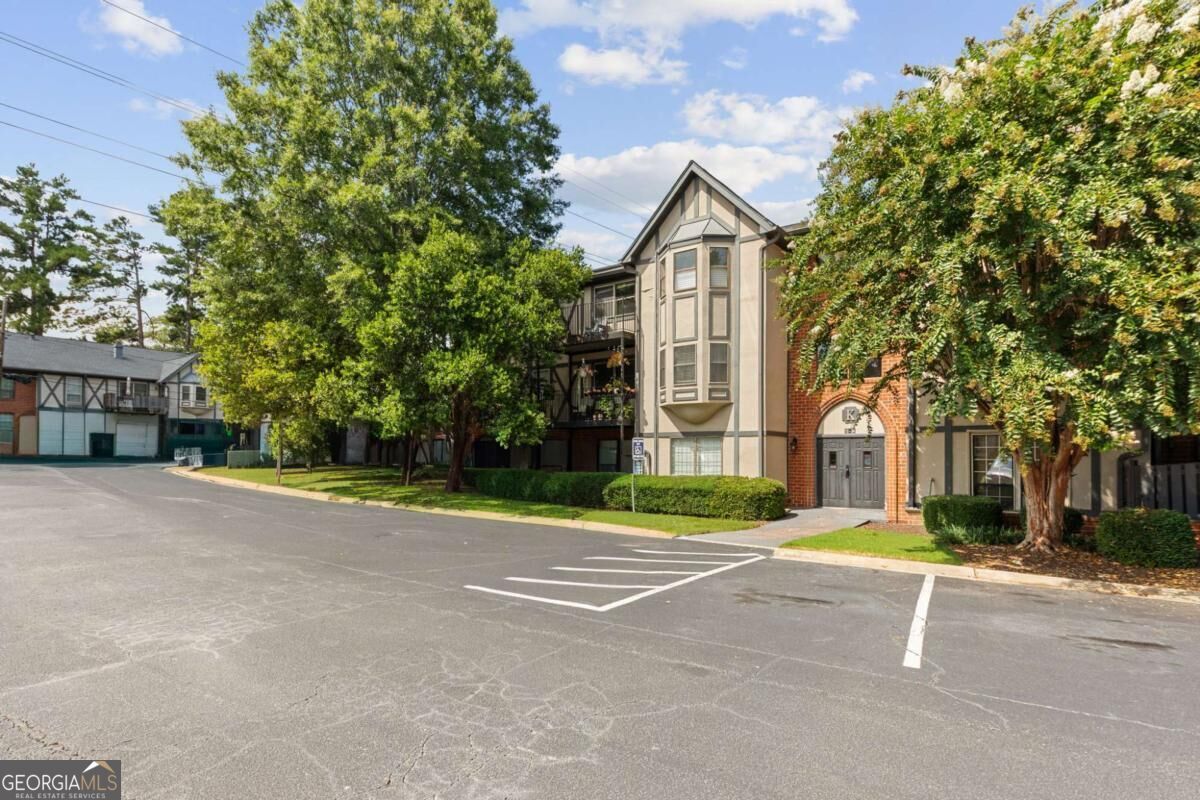 Property Photo: 6851 Roswell Road K24 GA 30328