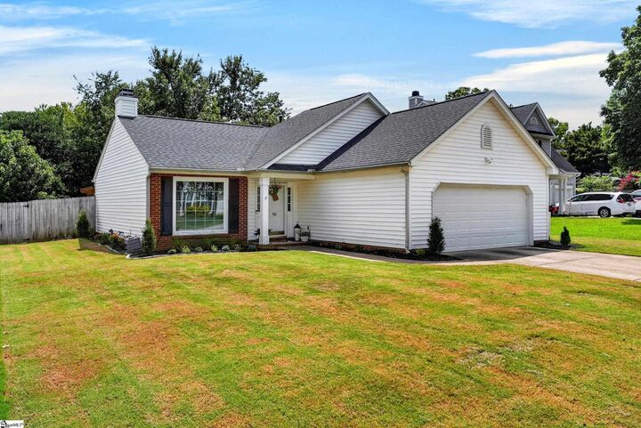 Property Photo: 19 Summerlin Place SC 29680
