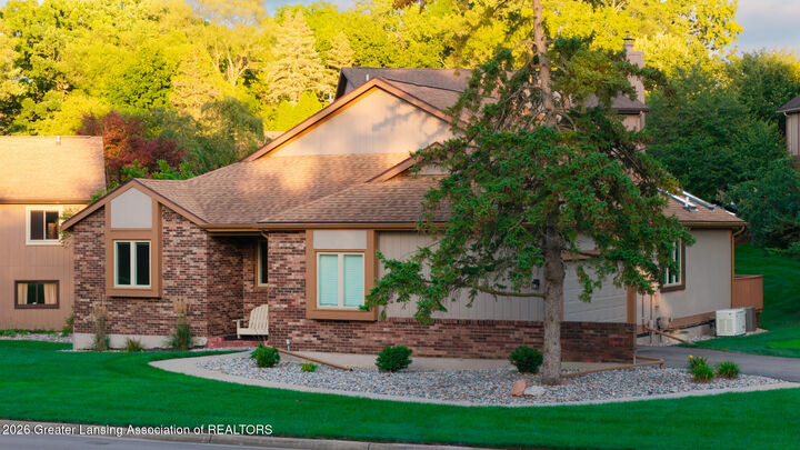 Property Photo:  2610 Woodhill Drive  MI 48864 