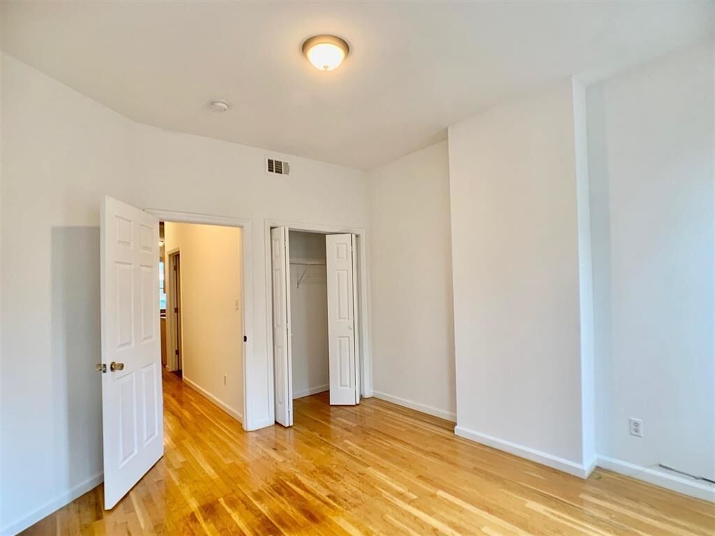 Property Photo: 510 Pavonia Ave 1R NJ 07030