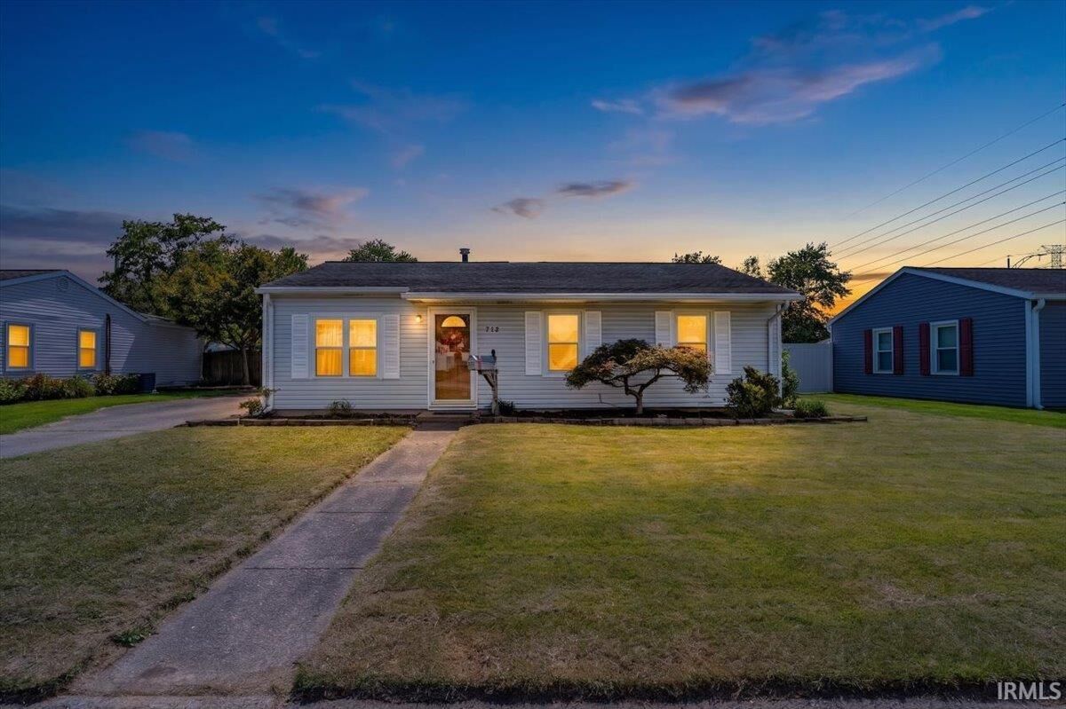 Property Photo: 712 Lexington Road IN 47710